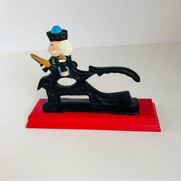 Cast iron Nutcracker on Wood - Picture 2 of 3